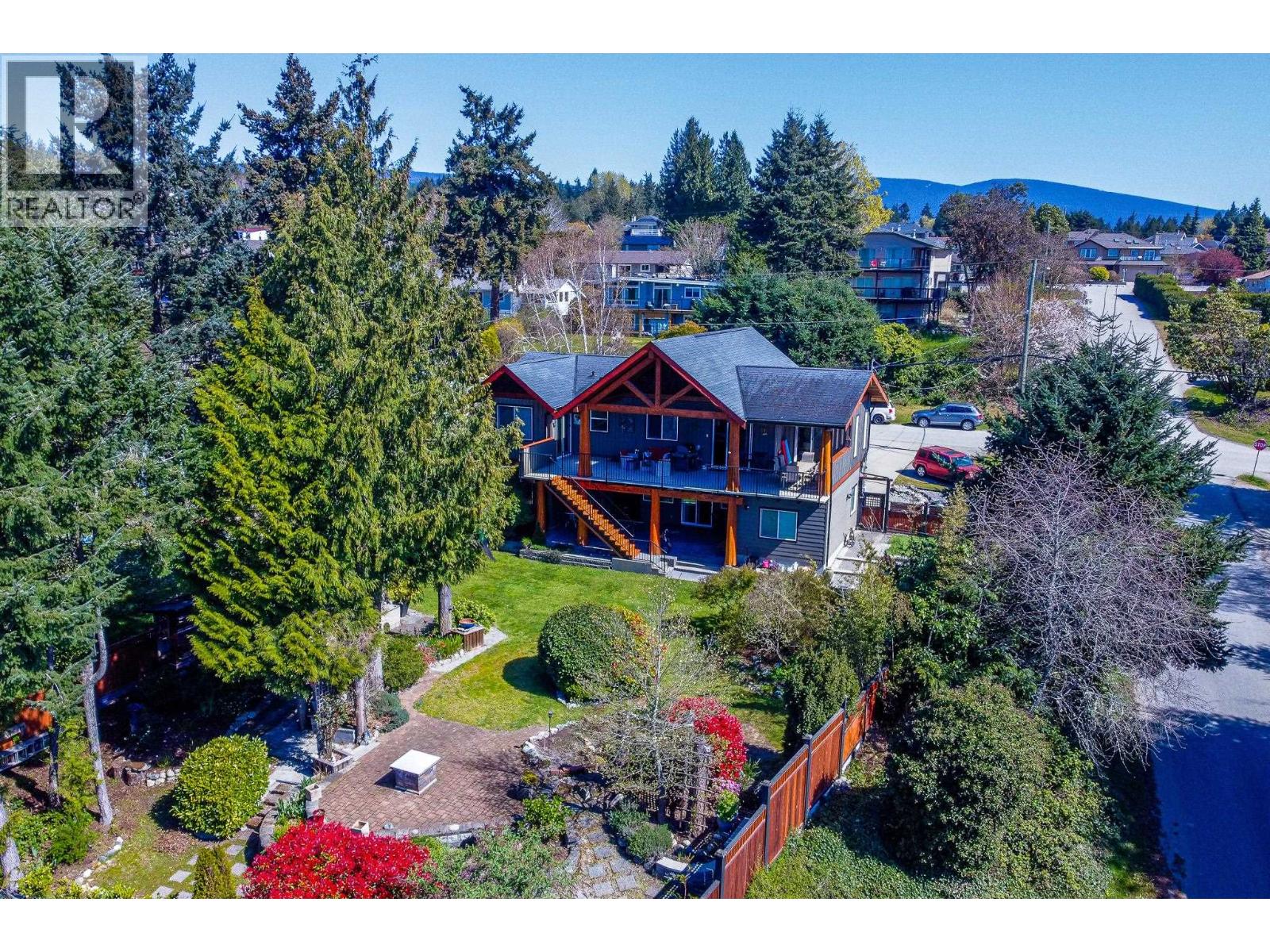 4759 Laurel Avenue, Sechelt, British Columbia  V7Z 0B4 - Photo 3 - R3110725