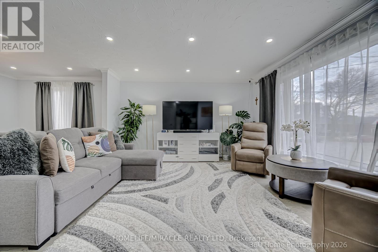 17 Montvale Drive, Toronto, Ontario  M1M 3E5 - Photo 2 - E13009610