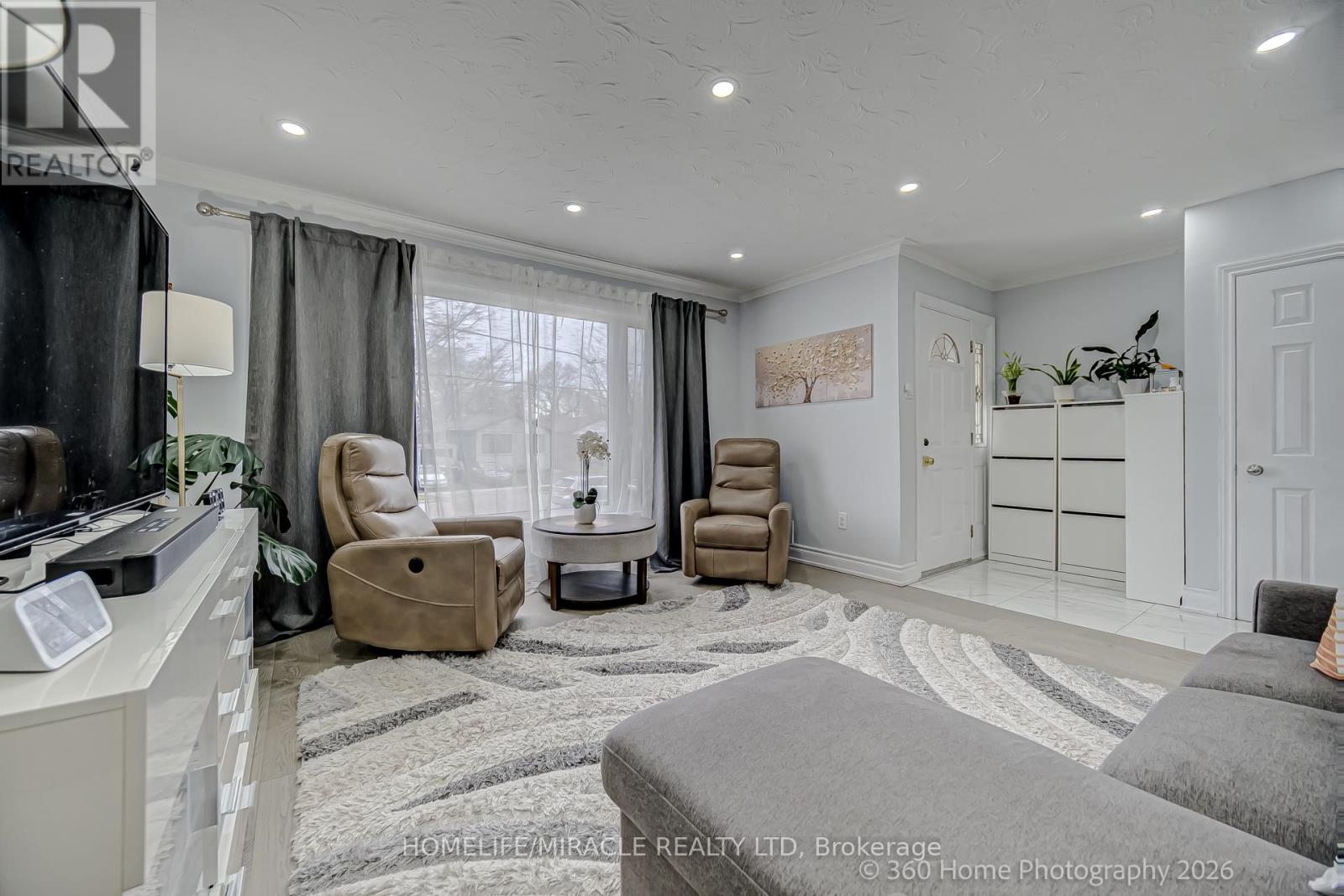 17 Montvale Drive, Toronto, Ontario  M1M 3E5 - Photo 3 - E13009610