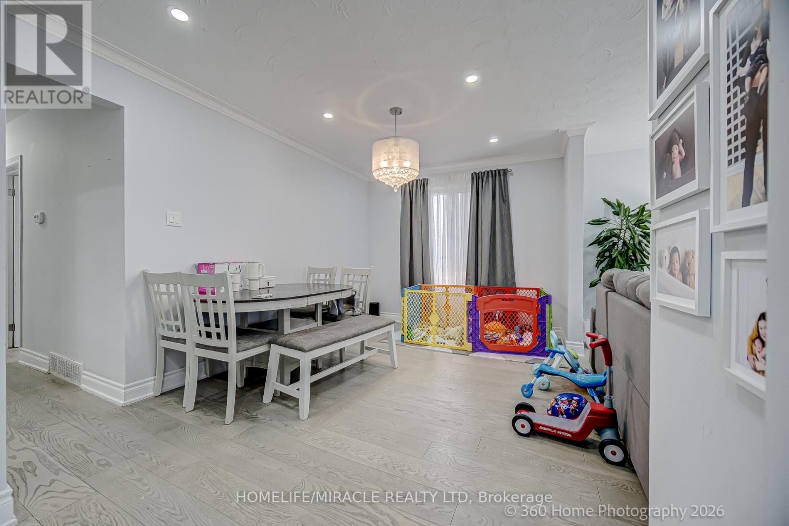 17 Montvale Drive, Toronto, Ontario  M1M 3E5 - Photo 4 - E13009610