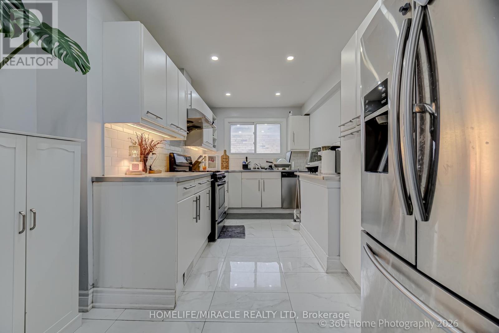 17 Montvale Drive, Toronto, Ontario  M1M 3E5 - Photo 6 - E13009610