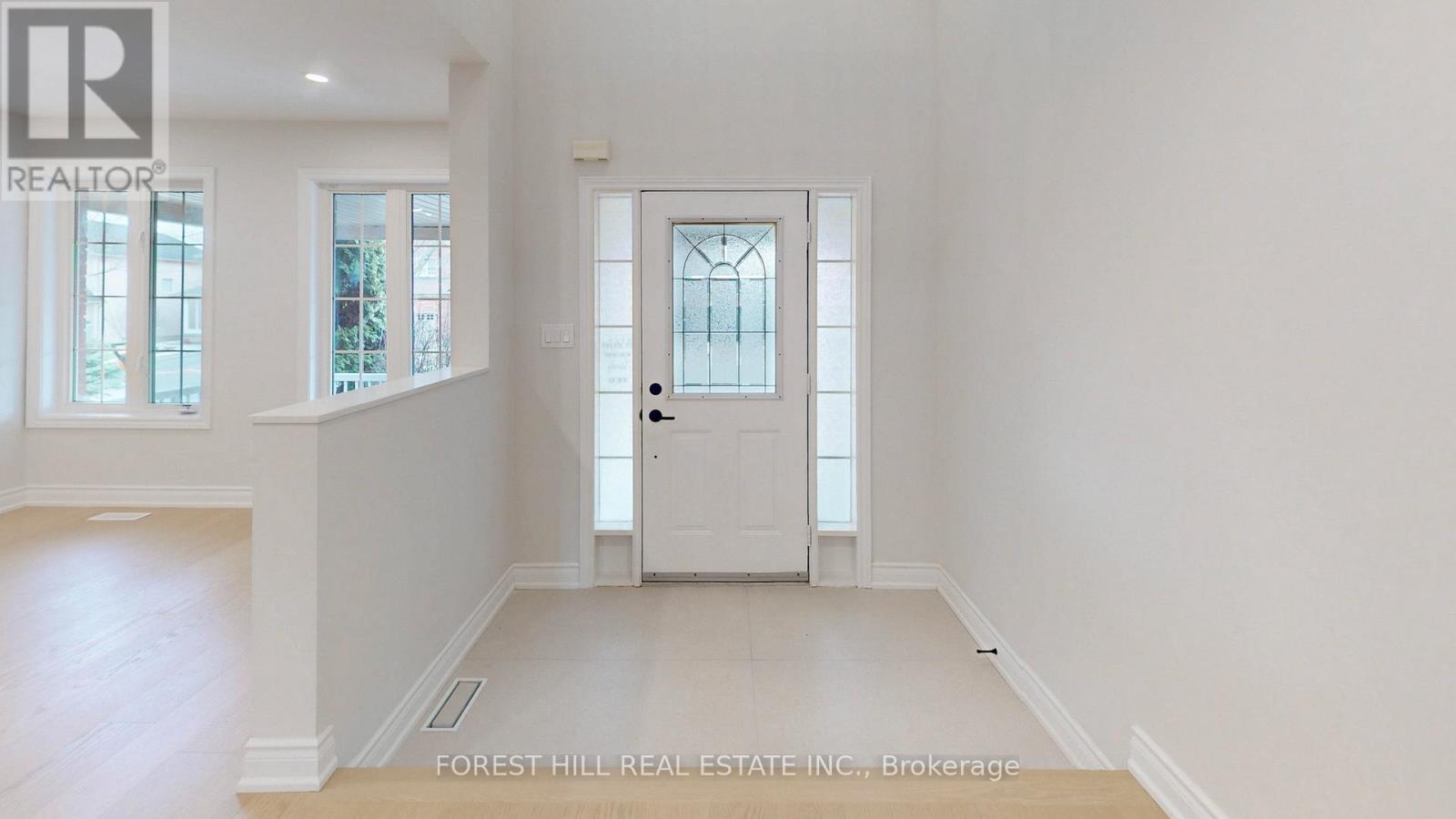 10 Reddenhurst Crescent, Georgina, Ontario  L4P 4G1 - Photo 3 - N13009600