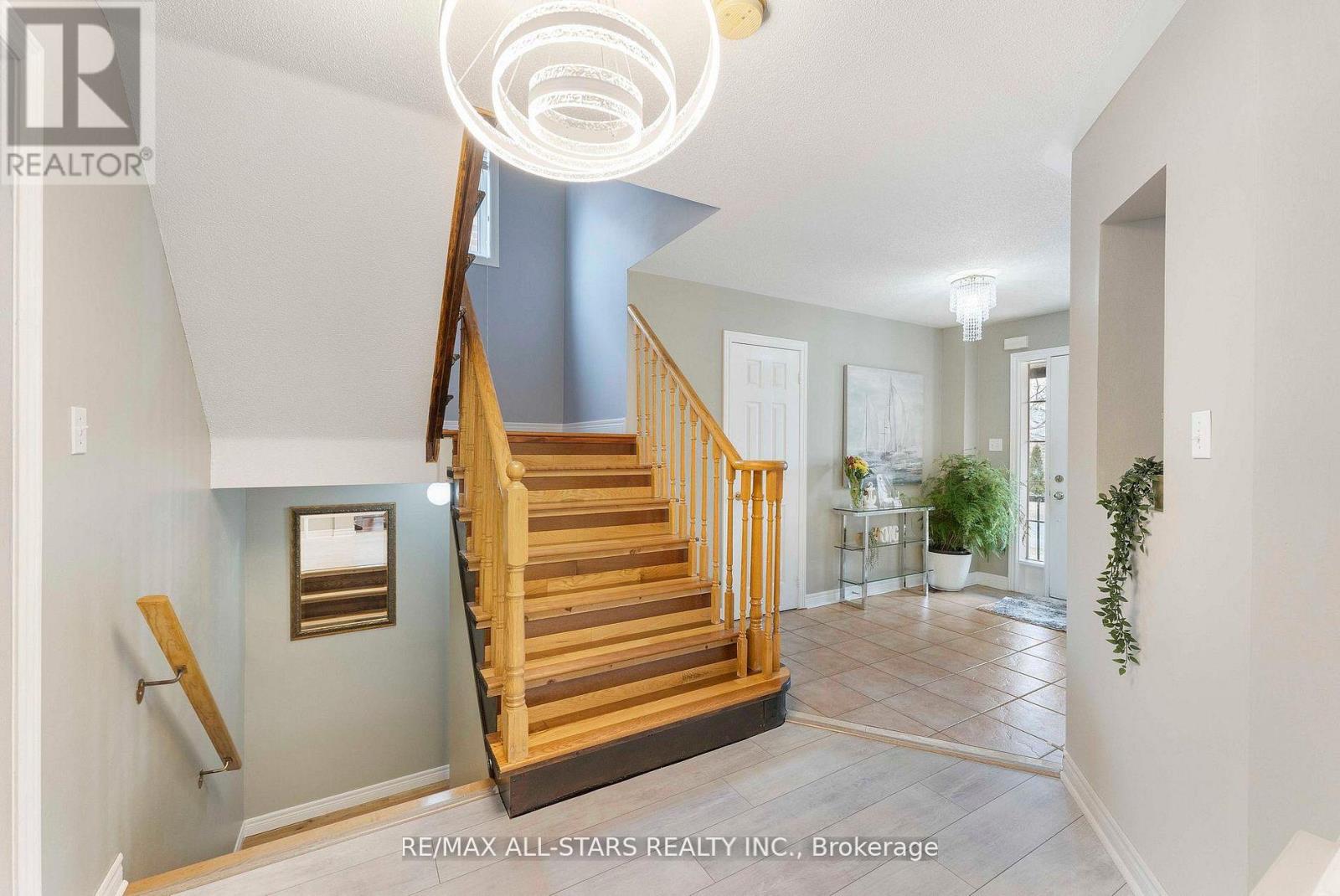 18 Reddenhurst Crescent, Georgina, Ontario  L4P 4G1 - Photo 5 - N13009626