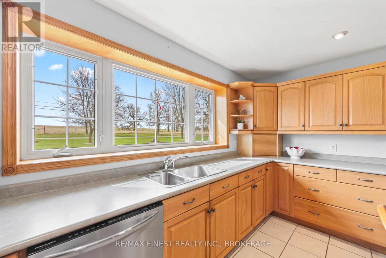 2800 Front Road, Loyalist, Ontario  K0H 2S0 - Photo 14 - X13008850