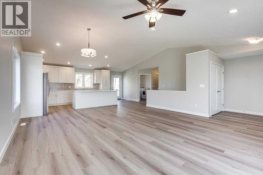 2 Evron Place, Trochu, Alberta  T0M 2C0 - Photo 10 - A2288410