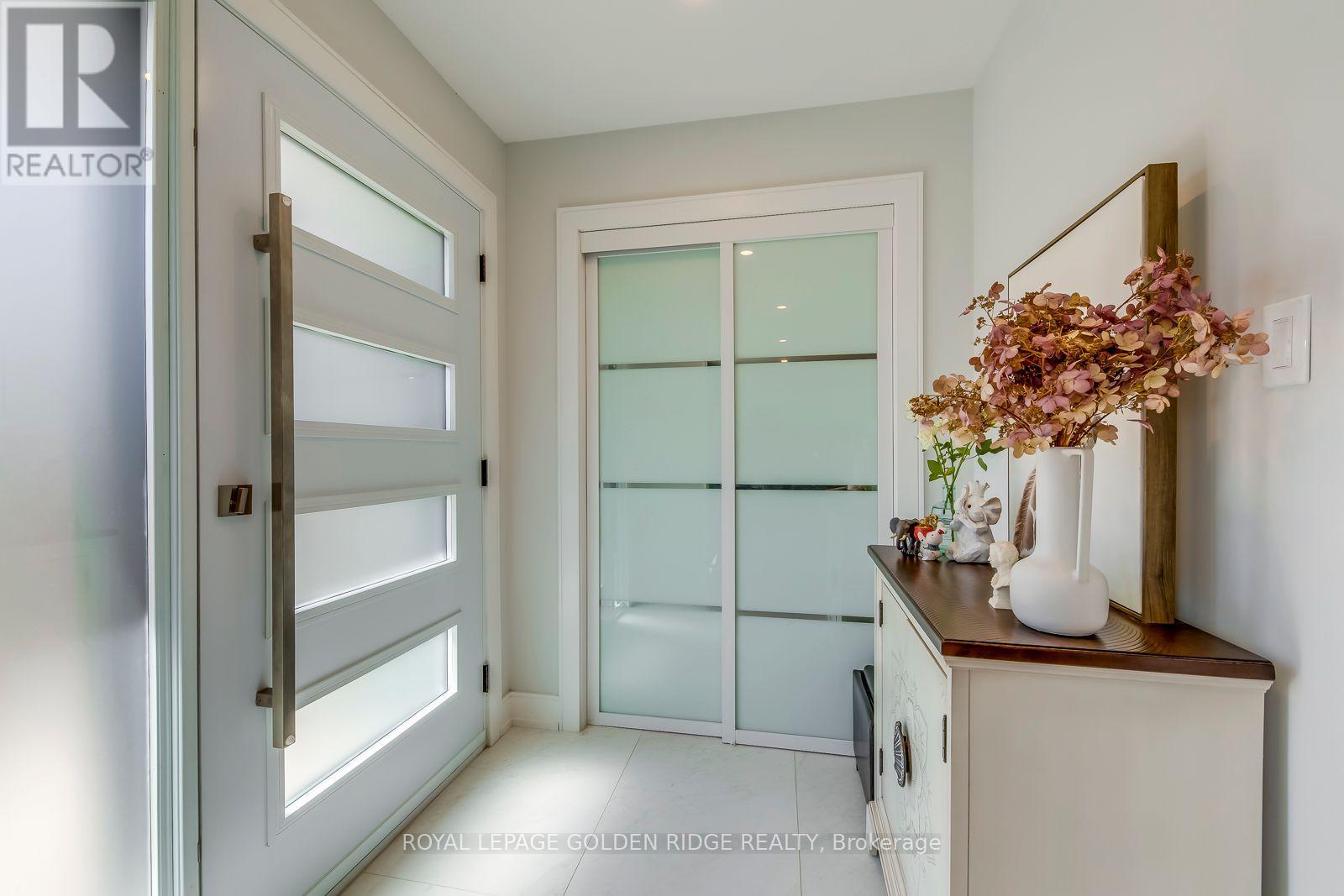 2220 Elmhurst Avenue, Oakville, Ontario  L6J 5G7 - Photo 3 - W13009556