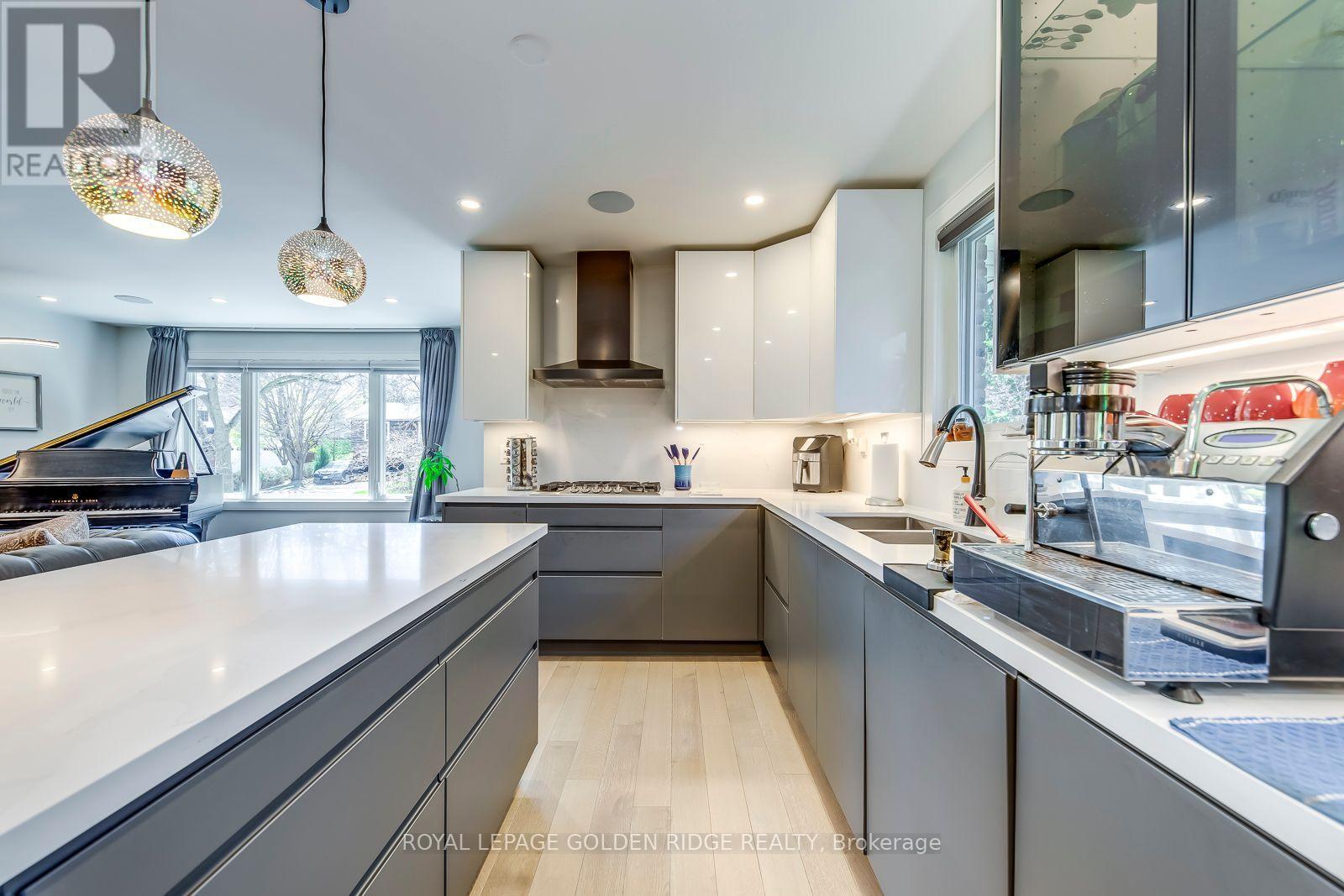 2220 Elmhurst Avenue, Oakville, Ontario  L6J 5G7 - Photo 7 - W13009556