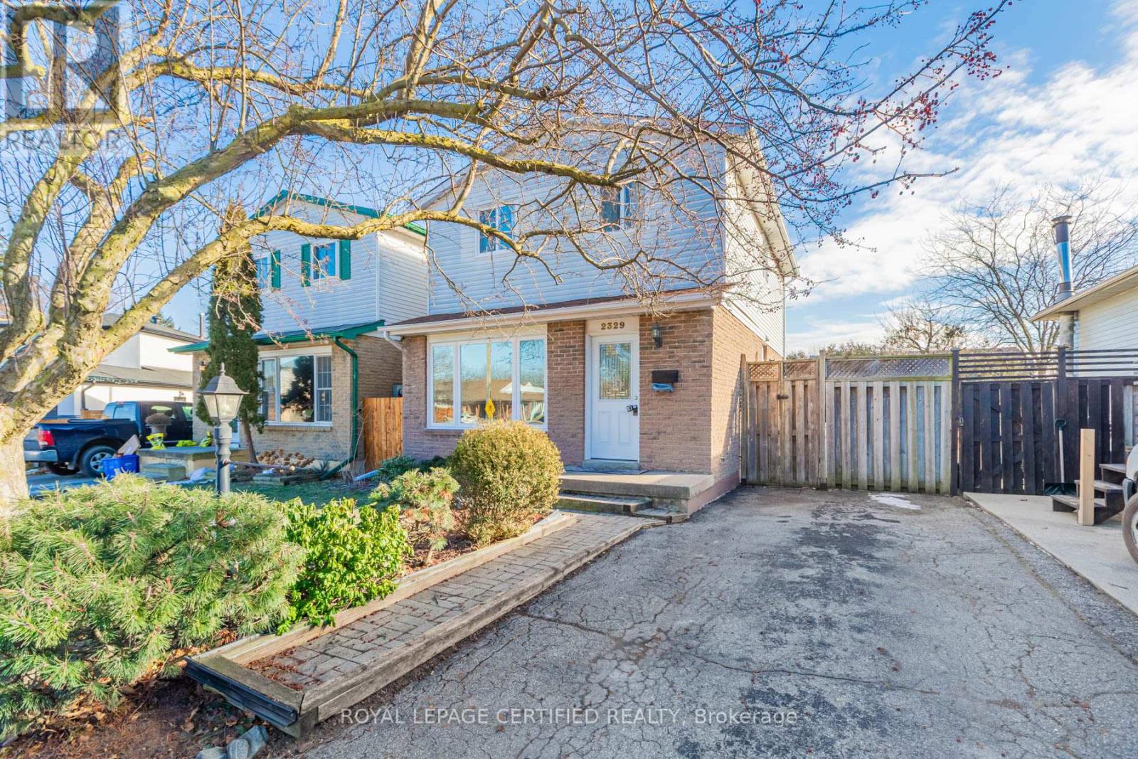 2329 Greenbank Trail, Burlington, Ontario  L7P 3S7 - Photo 3 - W13009628