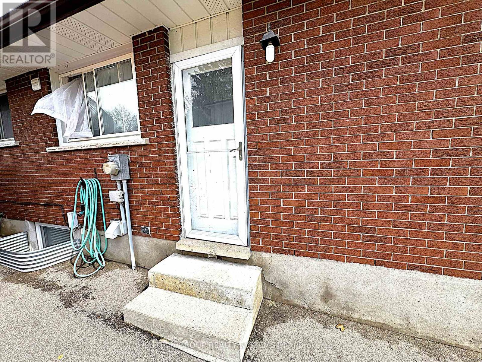 42 Ingleside Drive, Kitchener, Ontario  N2M 2G8 - Photo 4 - X13009558