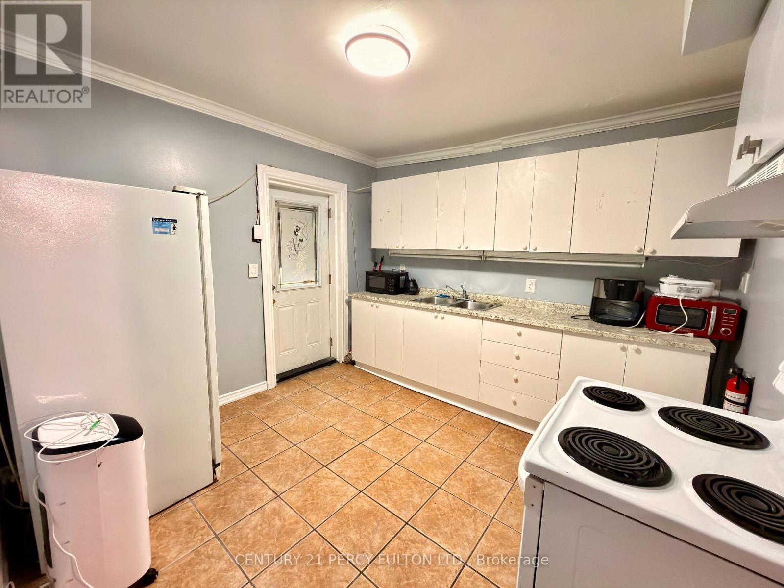 2nd Floor - 108 Cumberland Avenue, Hamilton, Ontario  L8M 1Z3 - Photo 3 - X13009616