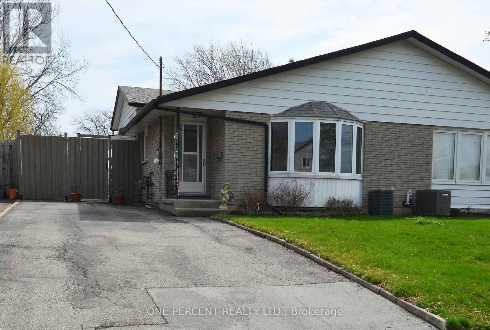 64 Dorchester Boulevard, St. Catharines, Ontario  L2M 6V2 - Photo 1 - X13009622