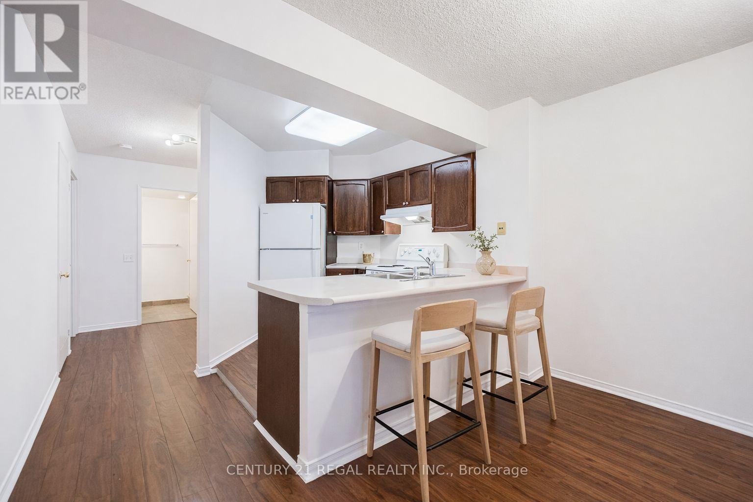 1803 - 750 Bay Street, Toronto, Ontario  M5G 1N6 - Photo 10 - C12912348