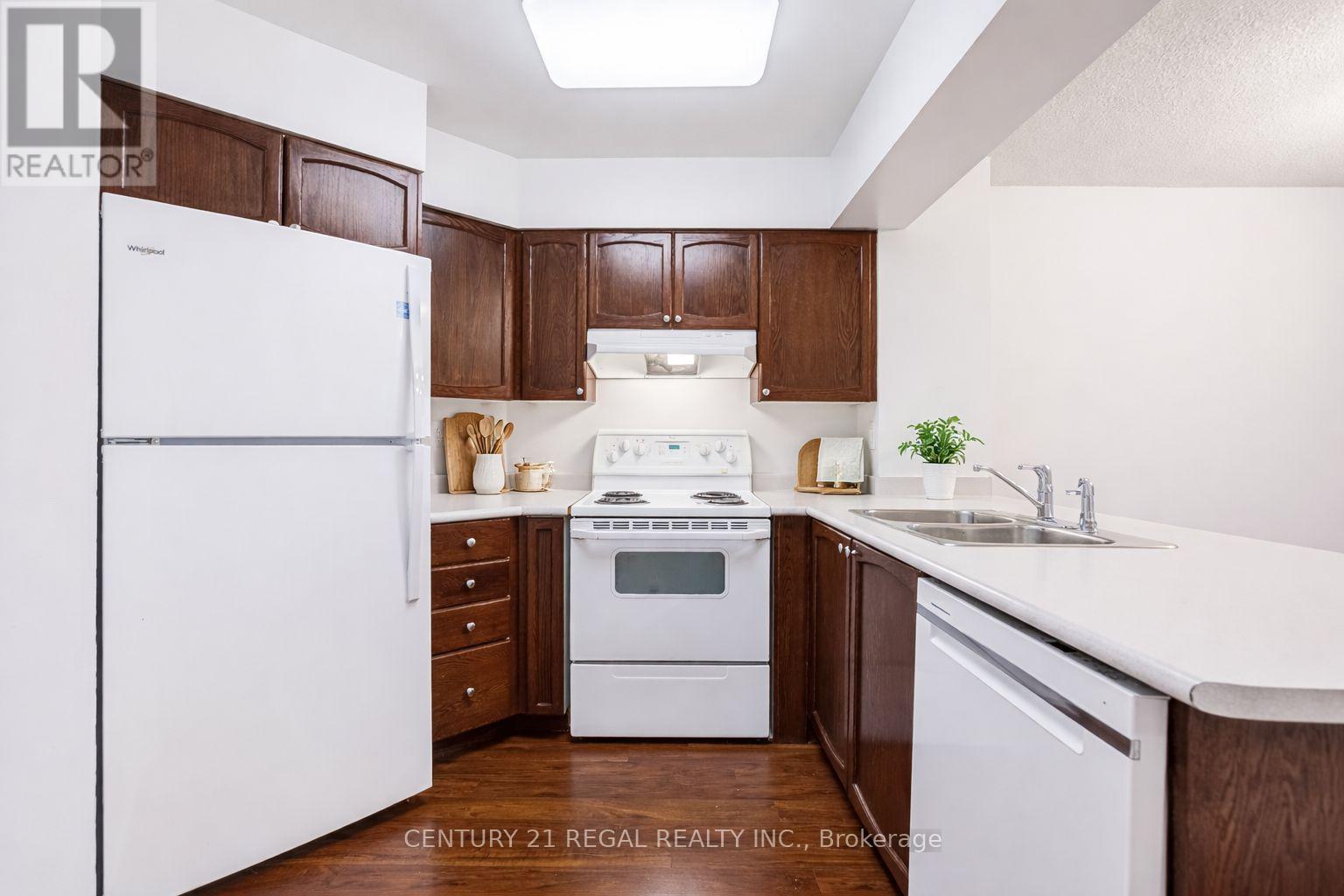 1803 - 750 Bay Street, Toronto, Ontario  M5G 1N6 - Photo 7 - C12912348