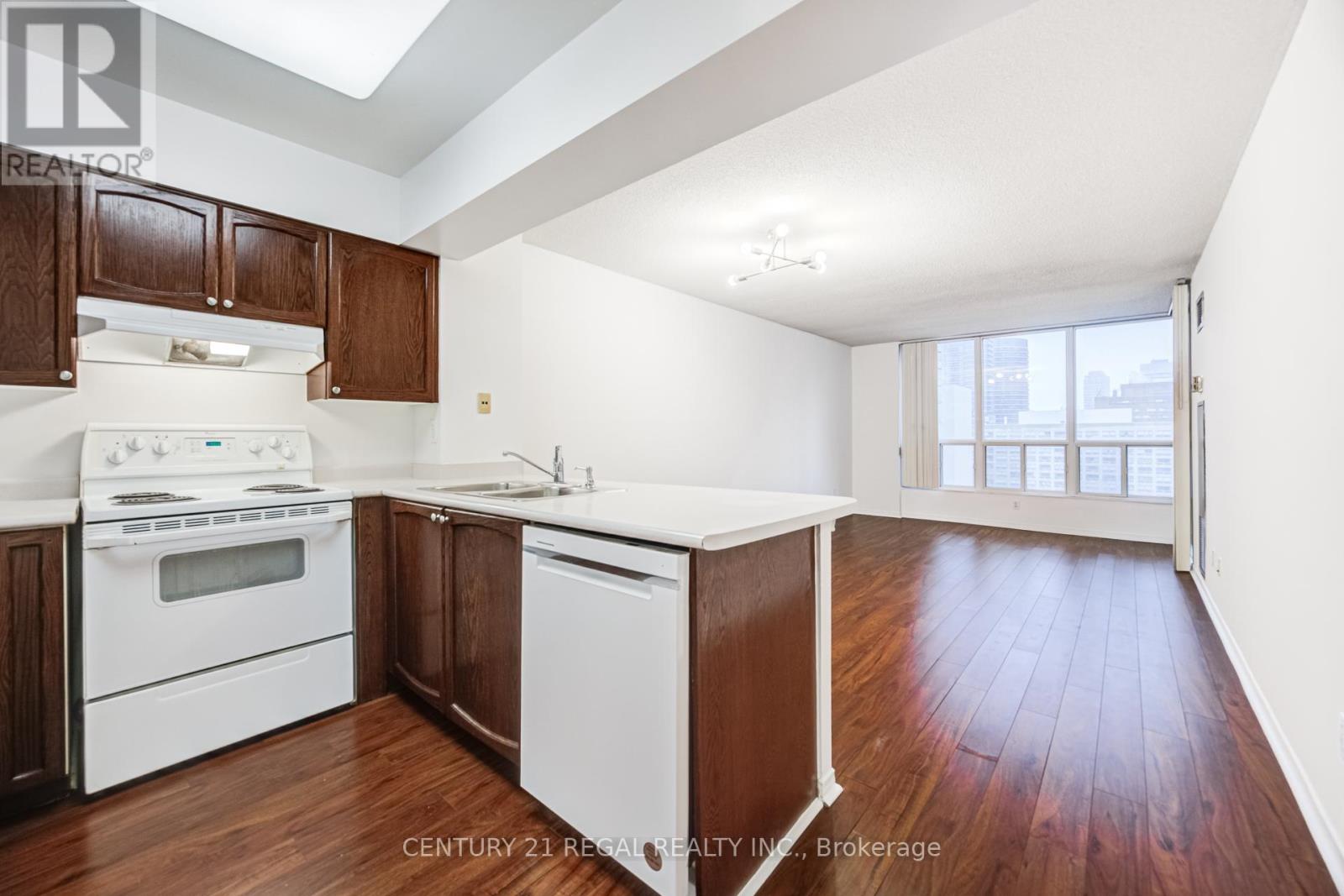 1803 - 750 Bay Street, Toronto, Ontario  M5G 1N6 - Photo 9 - C12912348