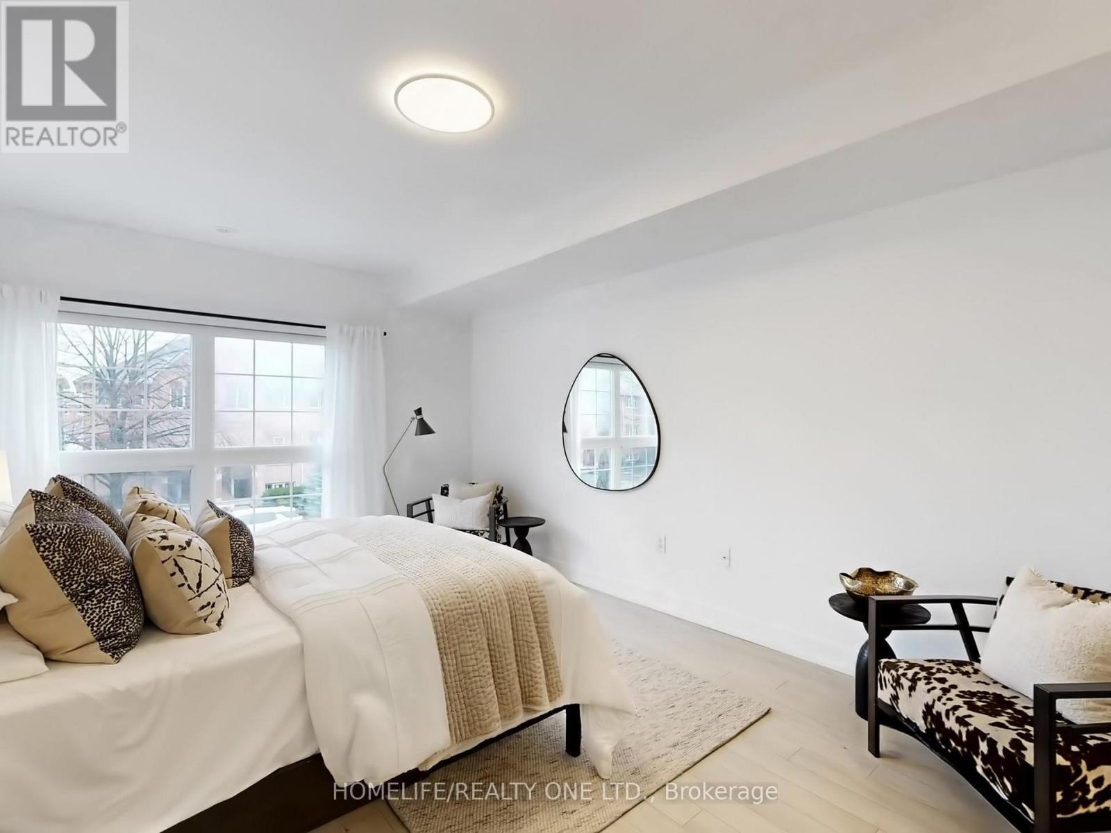 1076 Lansdowne Avenue, Toronto, Ontario  M6H 4H2 - Photo 17 - W12945286