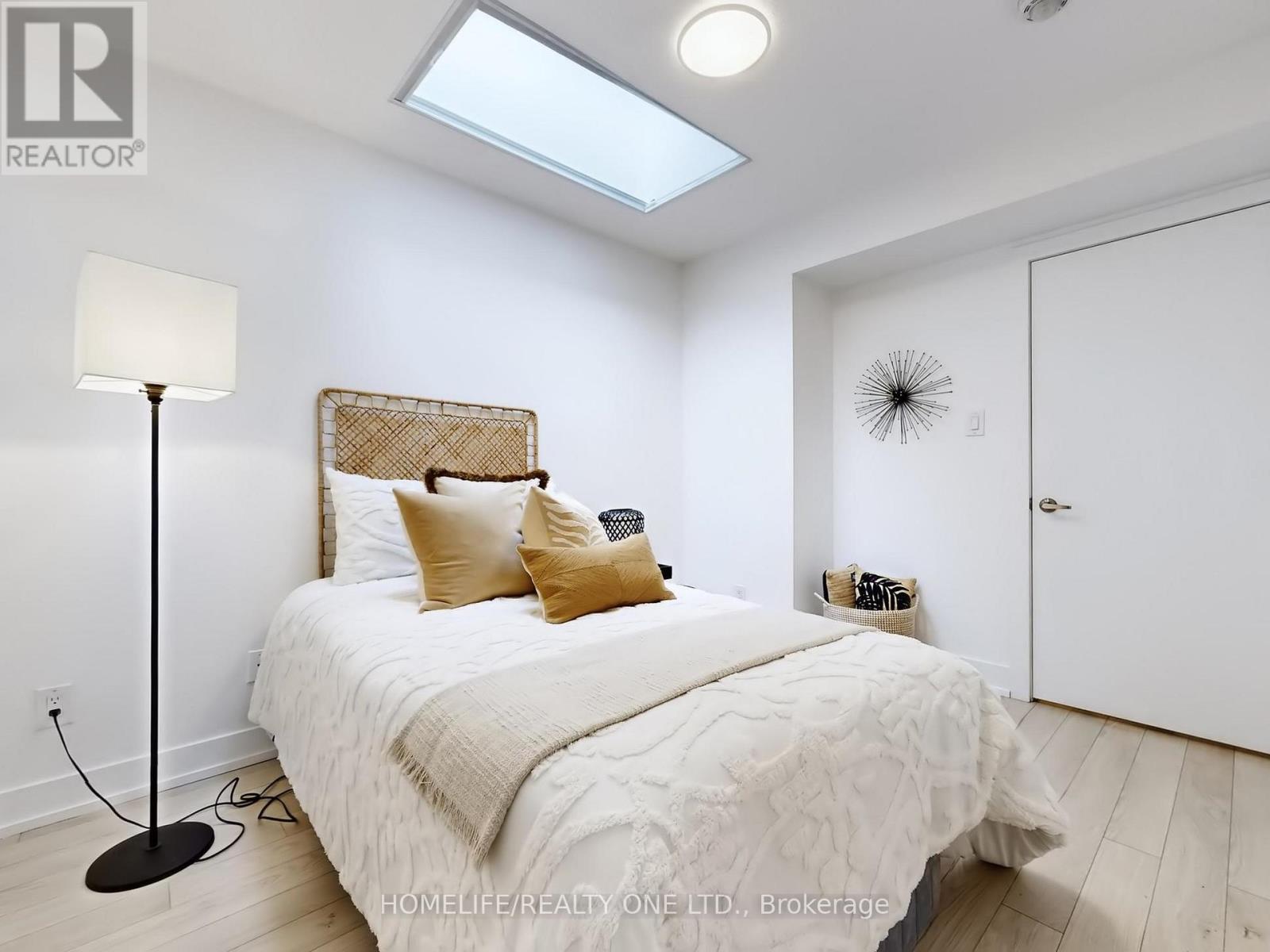 1076 Lansdowne Avenue, Toronto, Ontario  M6H 4H2 - Photo 26 - W12945286