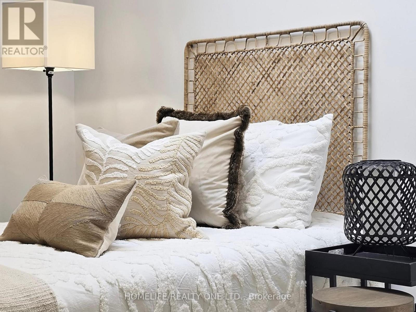 1076 Lansdowne Avenue, Toronto, Ontario  M6H 4H2 - Photo 27 - W12945286