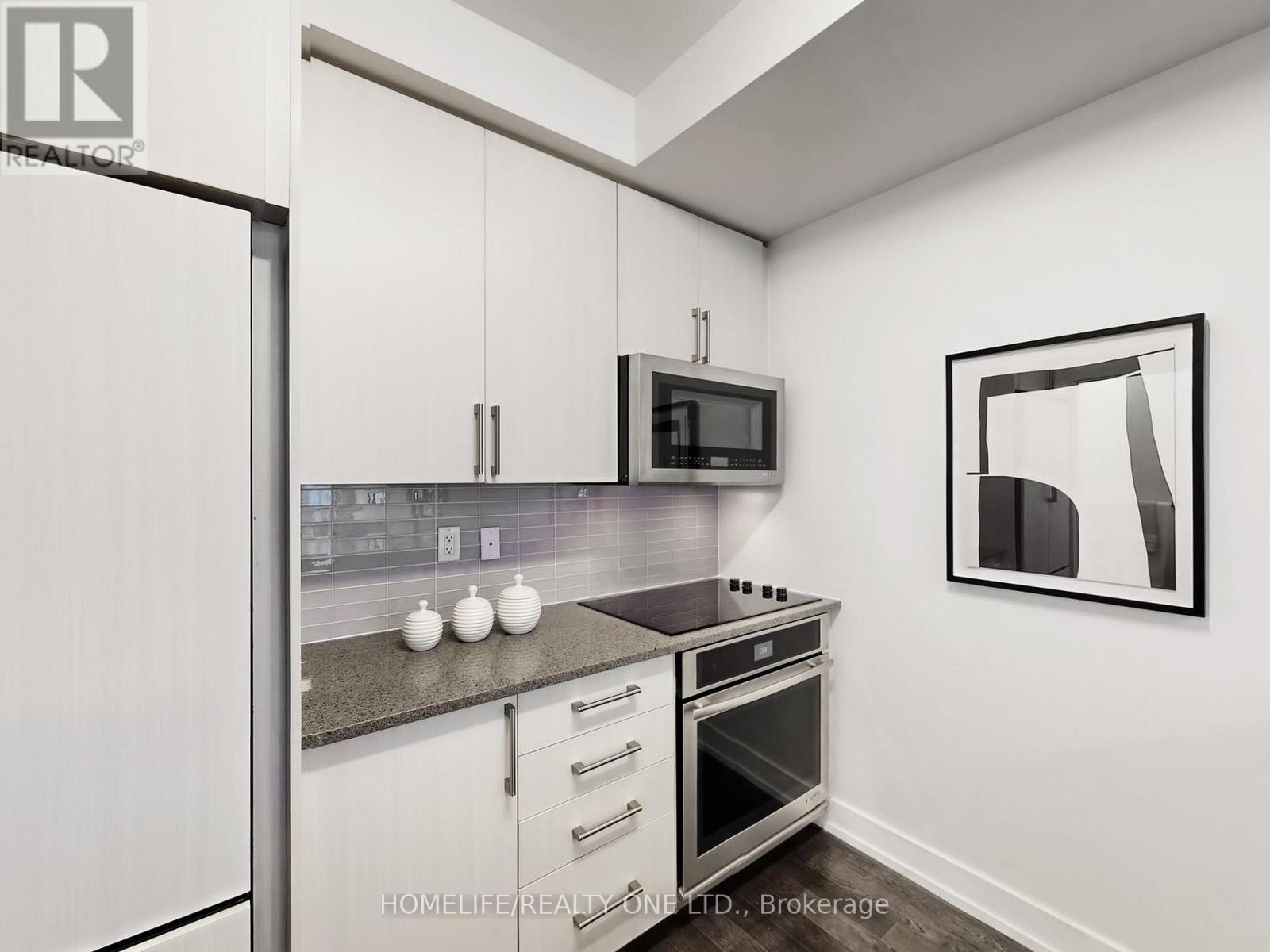 1076 Lansdowne Avenue, Toronto, Ontario  M6H 4H2 - Photo 12 - W12945286