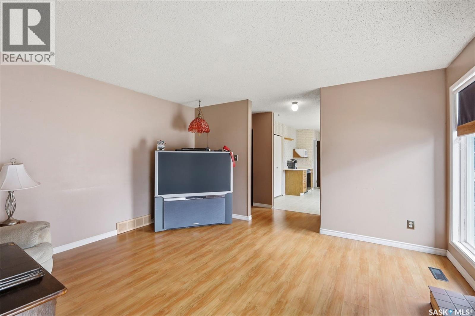 142 Heise Crescent, Saskatoon, Saskatchewan  S7M 4V3 - Photo 4 - SK032896