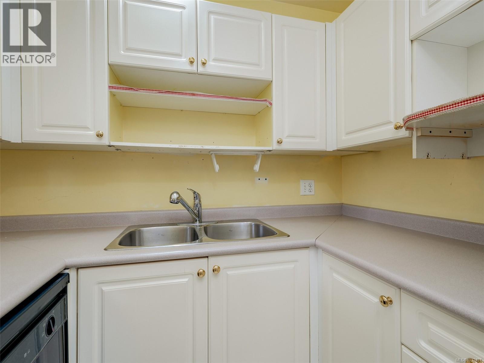 208 651 Jolly Pl, Saanich, British Columbia  V8N 1J4 - Photo 8 - 1032497