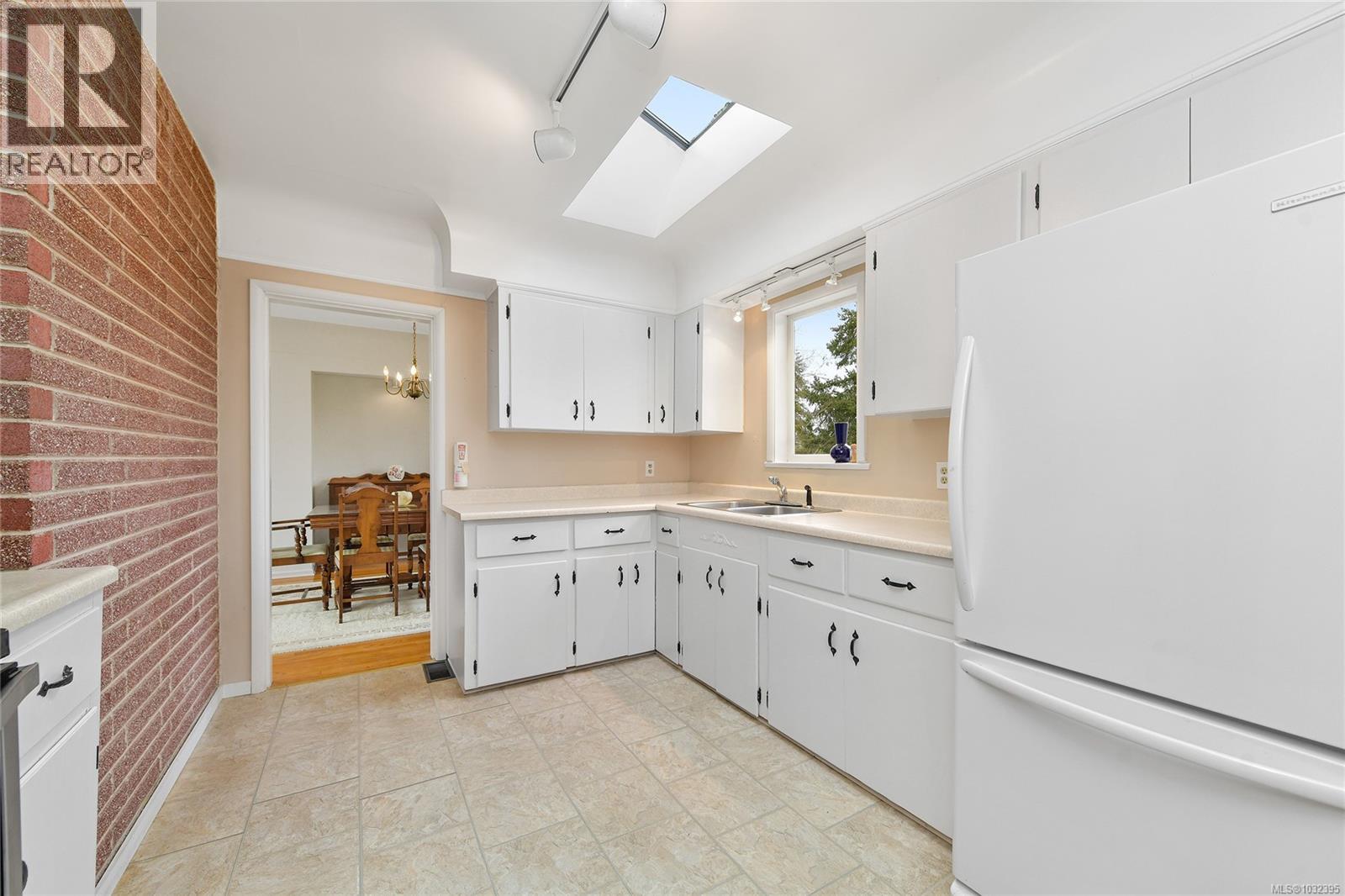 2218 Edgelow St, Saanich, British Columbia  V8N 1R5 - Photo 15 - 1032395