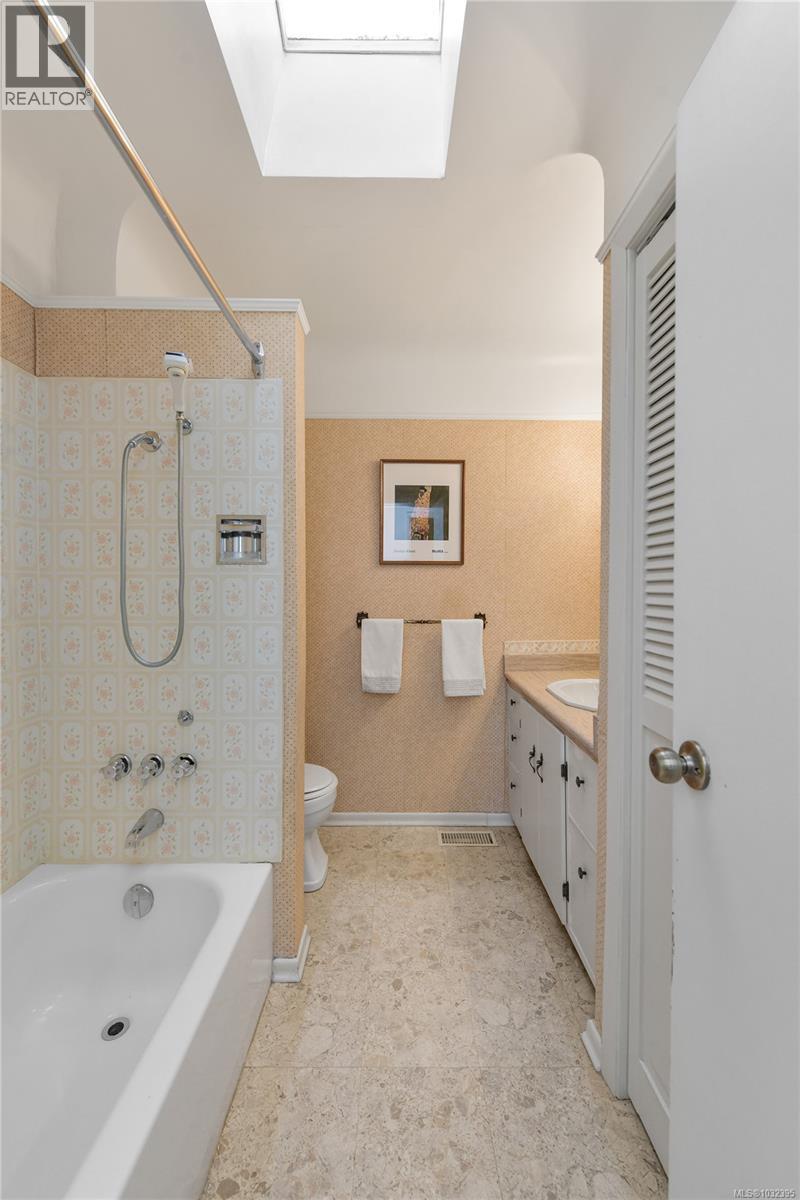 2218 Edgelow St, Saanich, British Columbia  V8N 1R5 - Photo 23 - 1032395