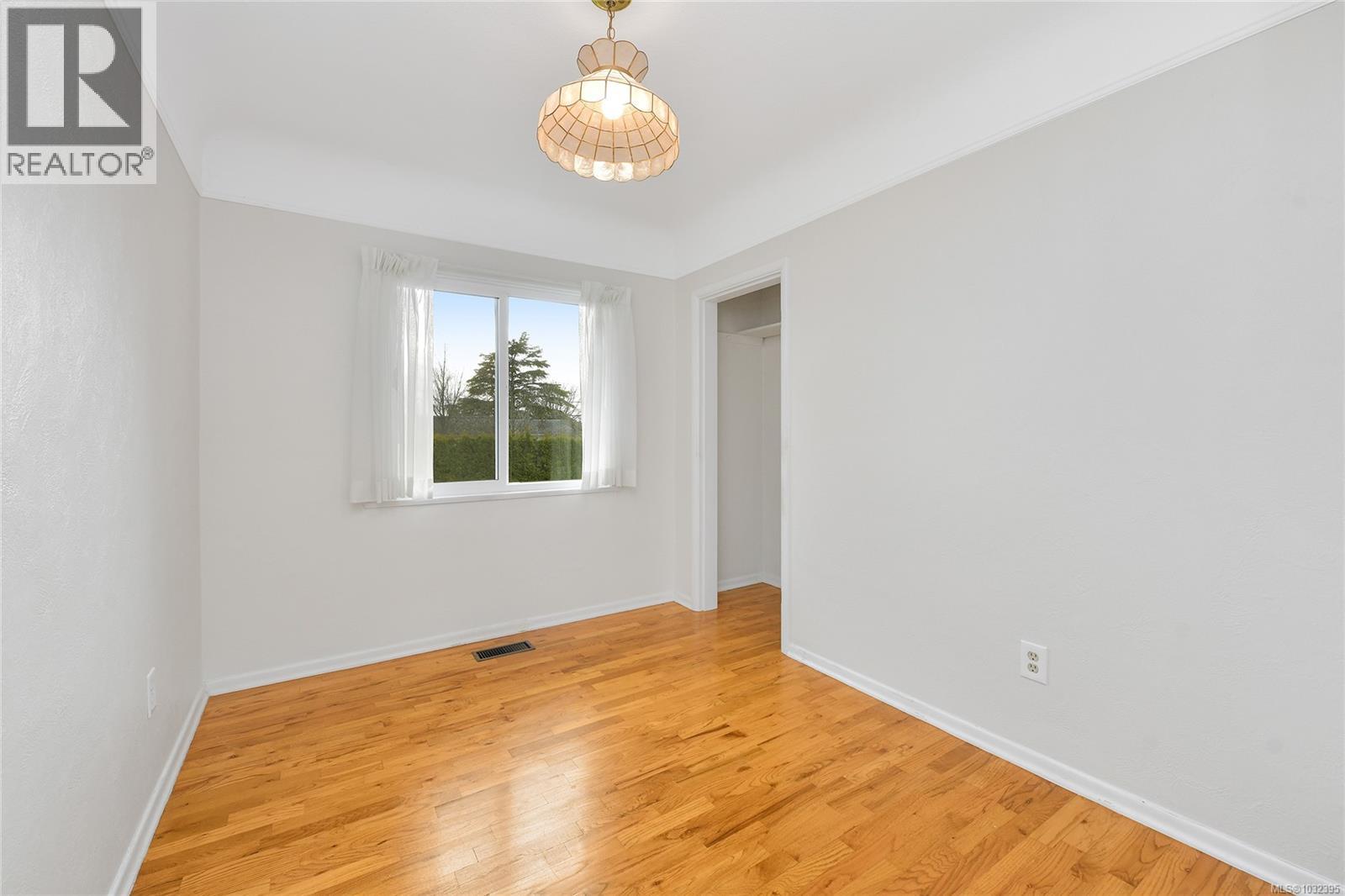 2218 Edgelow St, Saanich, British Columbia  V8N 1R5 - Photo 27 - 1032395