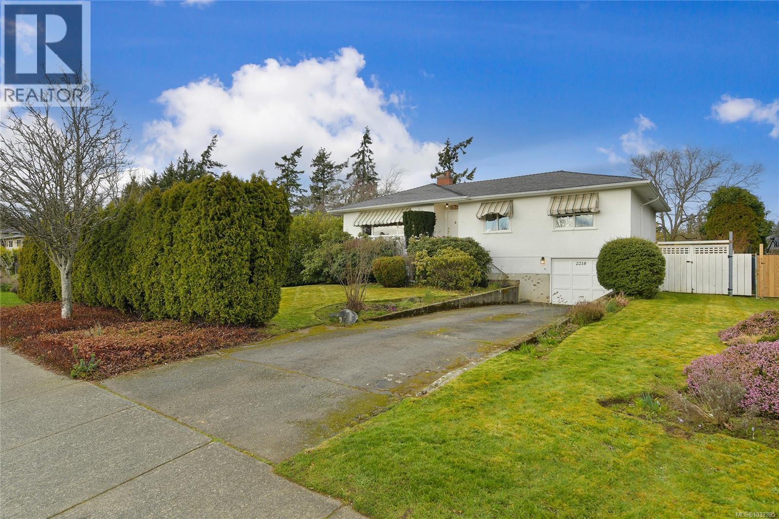 2218 Edgelow St, Saanich, British Columbia  V8N 1R5 - Photo 44 - 1032395