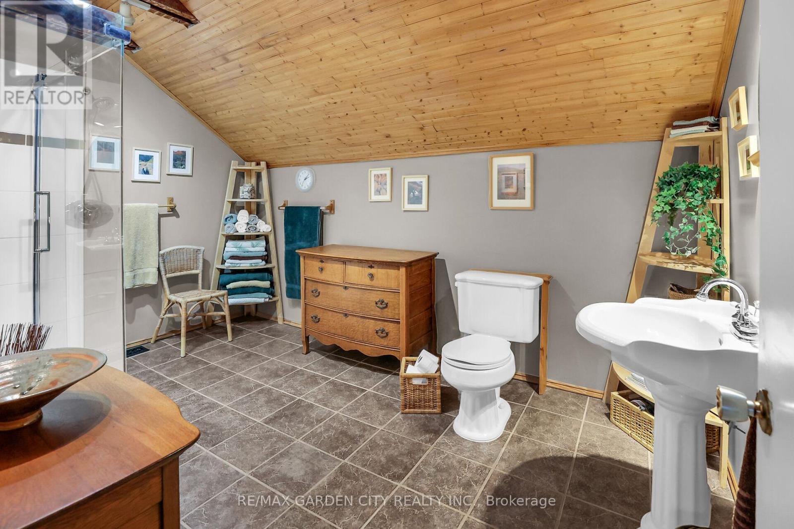 10 Maple Avenue, Grimsby, Ontario  L3M 3B6 - Photo 22 - X12977680