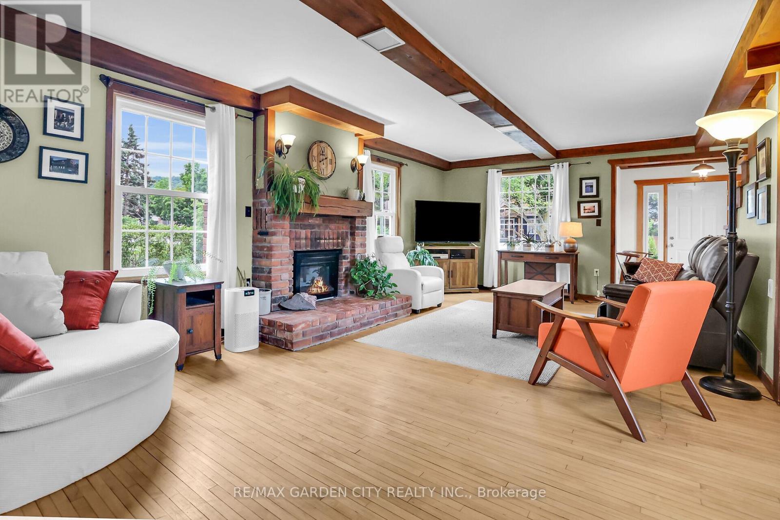 10 Maple Avenue, Grimsby, Ontario  L3M 3B6 - Photo 9 - X12977680