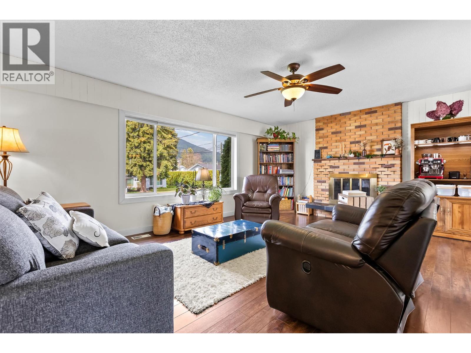 2107 Ash Street, Creston, British Columbia  V0B 1G5 - Photo 5 - 10383783