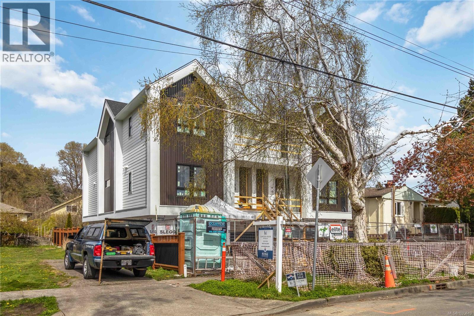 2 1434 Brooke St, Victoria, British Columbia  V8S 1M3 - Photo 3 - 1023613