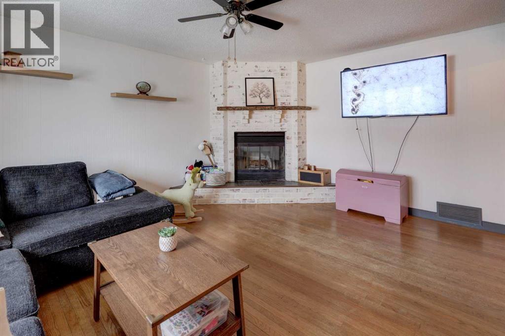 1816 Meadowbrook Drive Se, Airdrie, Alberta  T4A 1V4 - Photo 5 - A2290825