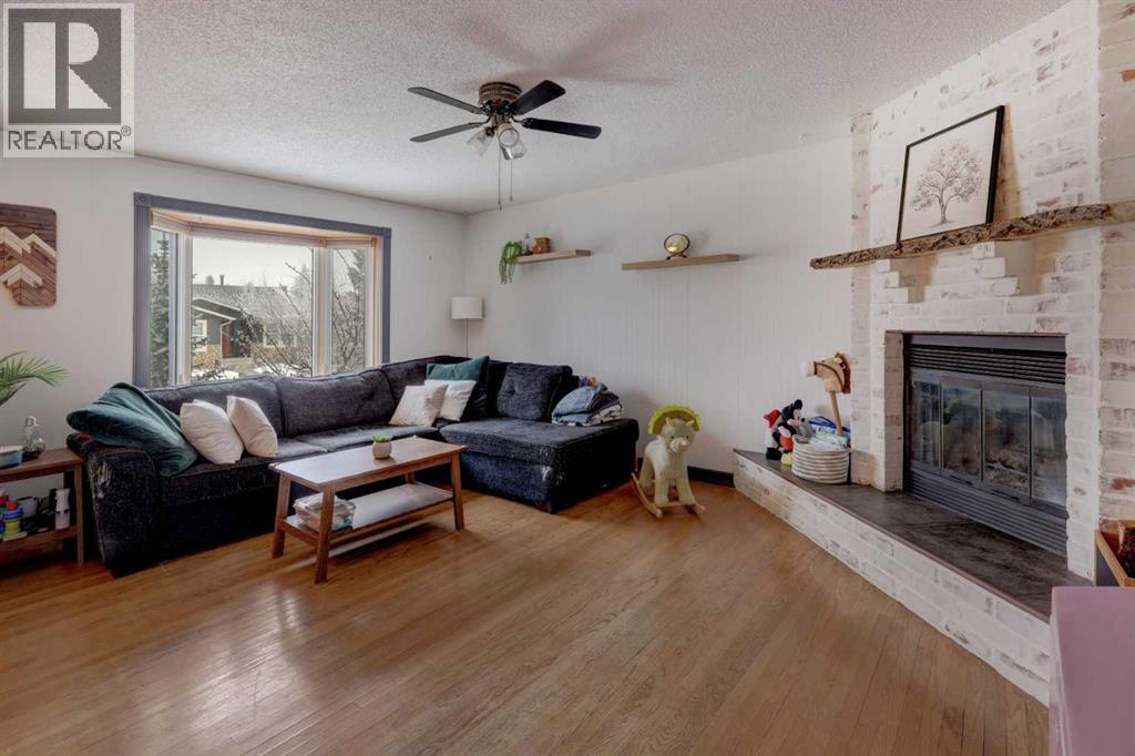 1816 Meadowbrook Drive Se, Airdrie, Alberta  T4A 1V4 - Photo 4 - A2290825