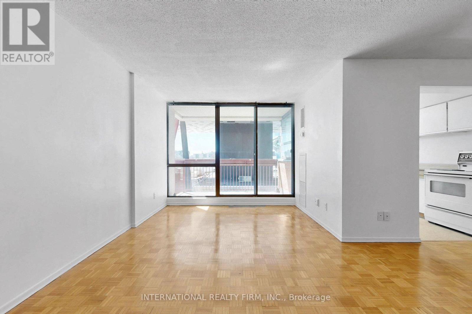 715 - 89 Mccaul Street, Toronto, Ontario  M5T 2X3 - Photo 4 - C13005078