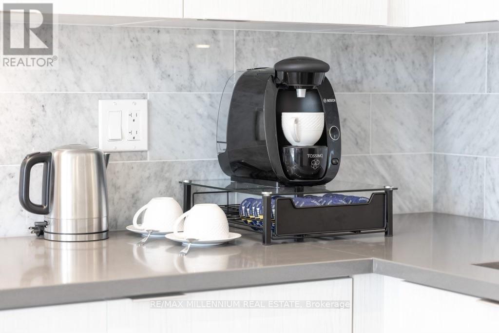 512 - 38 Iannuzzi Street, Toronto, Ontario  M5V 0S2 - Photo 17 - C13006604