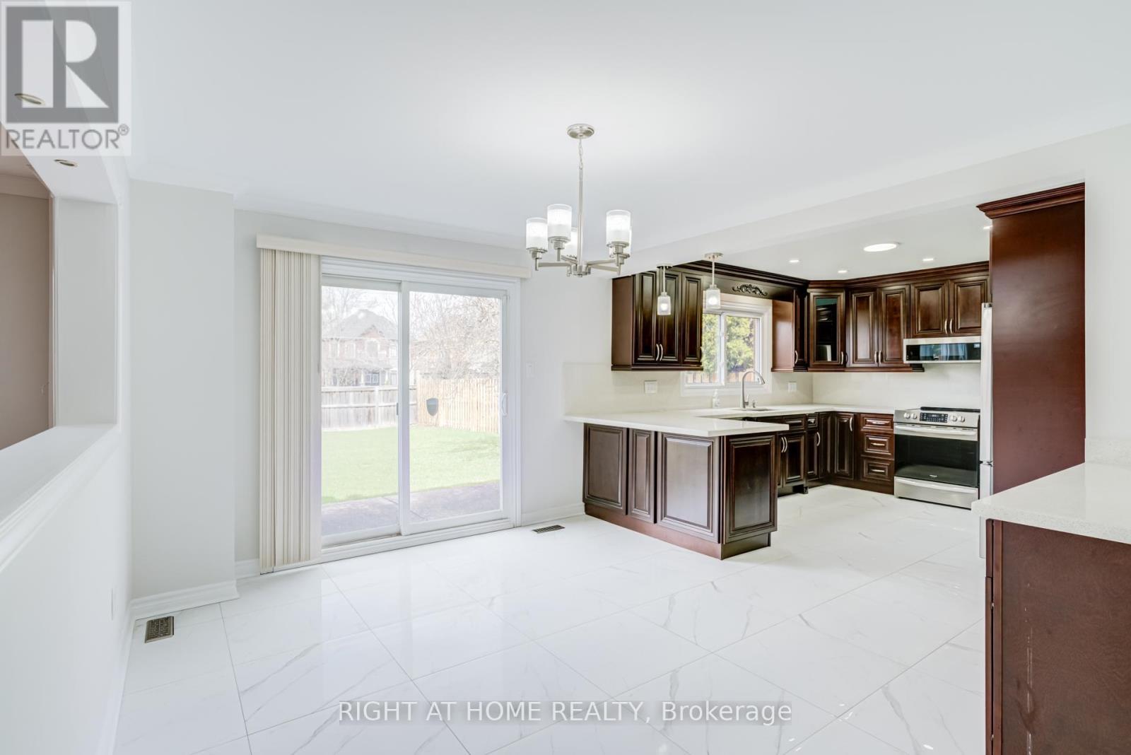 46 Hewlett Crescent, Markham, Ontario  L3P 7J8 - Photo 14 - N13009654