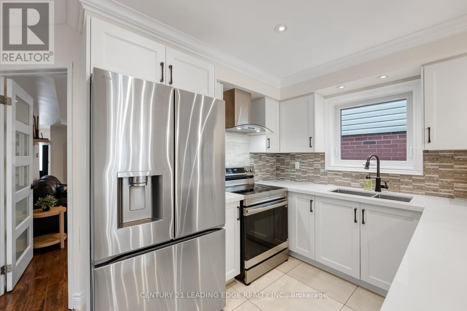 529 Pelletier Court, Newmarket, Ontario  L3X 2N7 - Photo 9 - N13009668