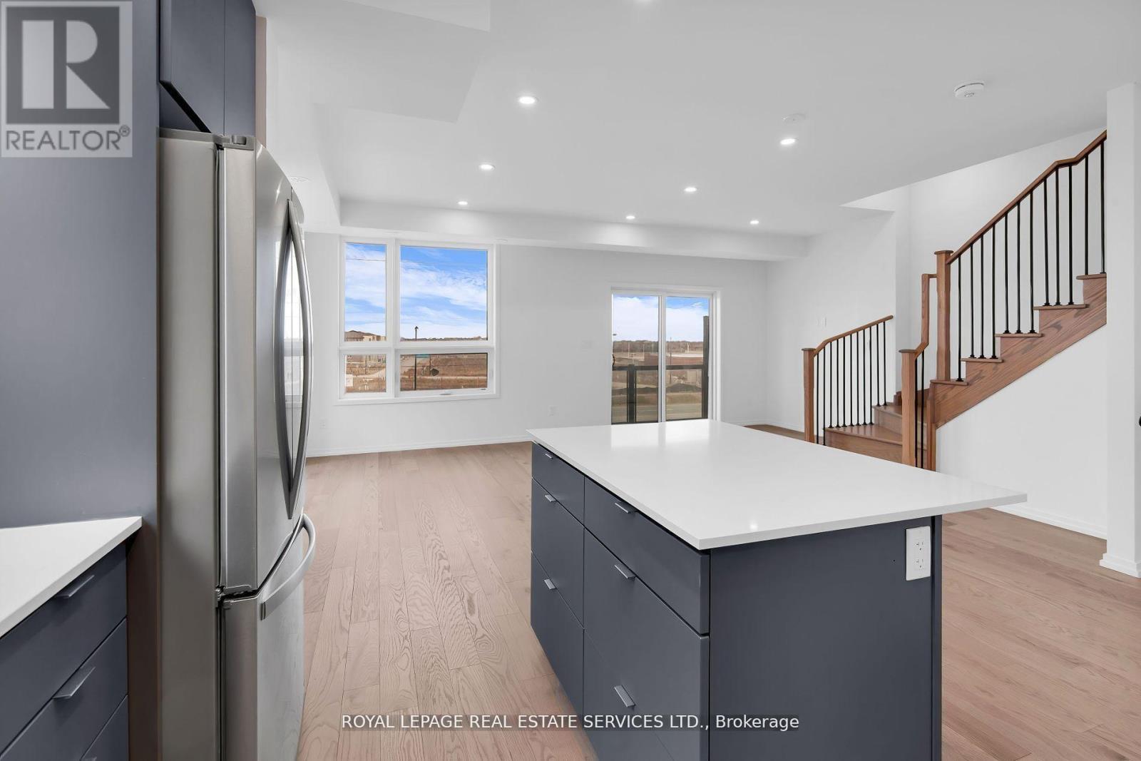 3 - 18 Lytham Green Circle, Newmarket, Ontario  L3Y 0H4 - Photo 12 - N13009716