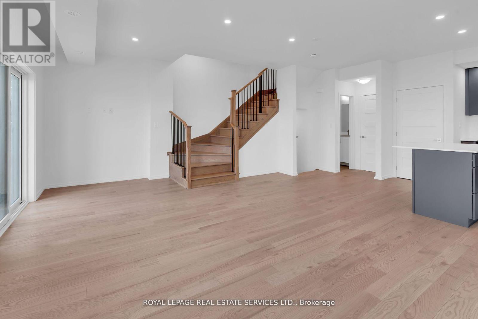 3 - 18 Lytham Green Circle, Newmarket, Ontario  L3Y 0H4 - Photo 17 - N13009716