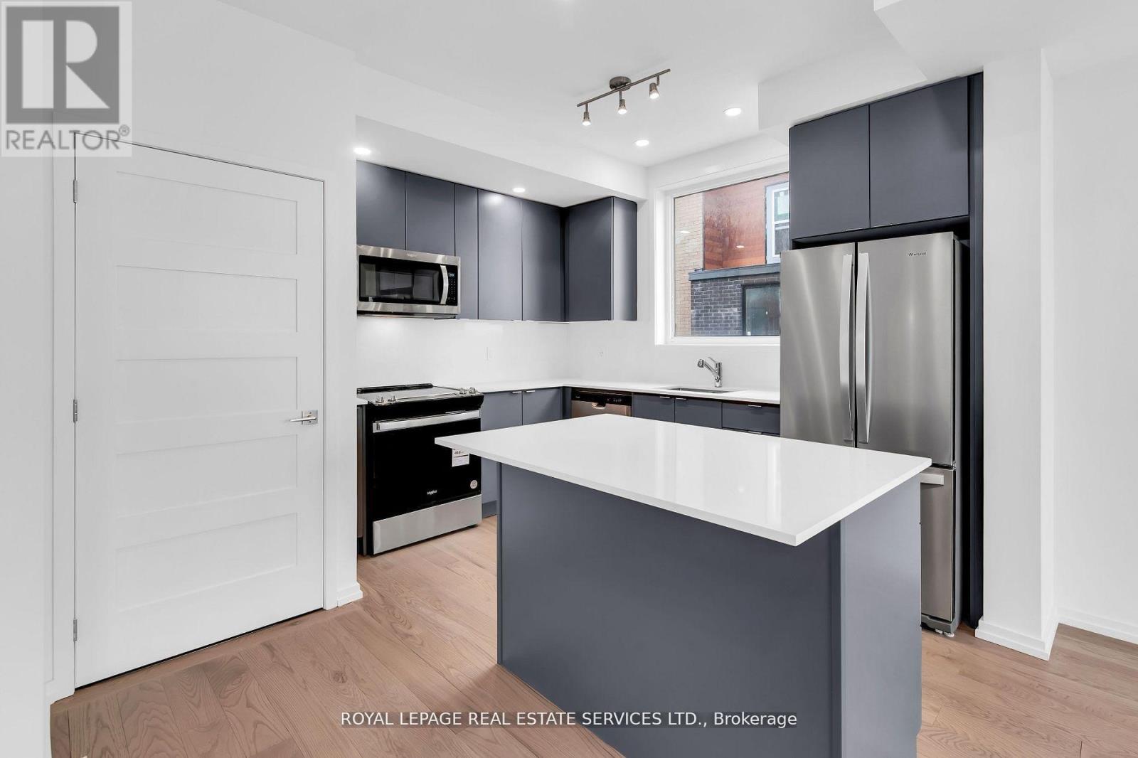 3 - 18 Lytham Green Circle, Newmarket, Ontario  L3Y 0H4 - Photo 9 - N13009716