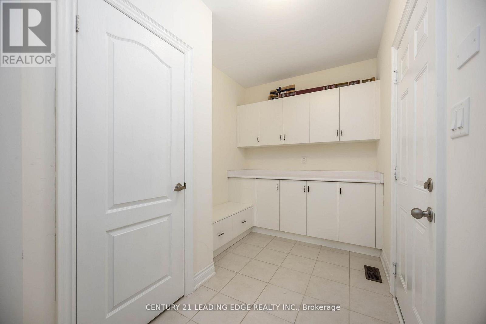 689 Somerville Drive, Newmarket, Ontario  L3X 0J9 - Photo 40 - N13009730