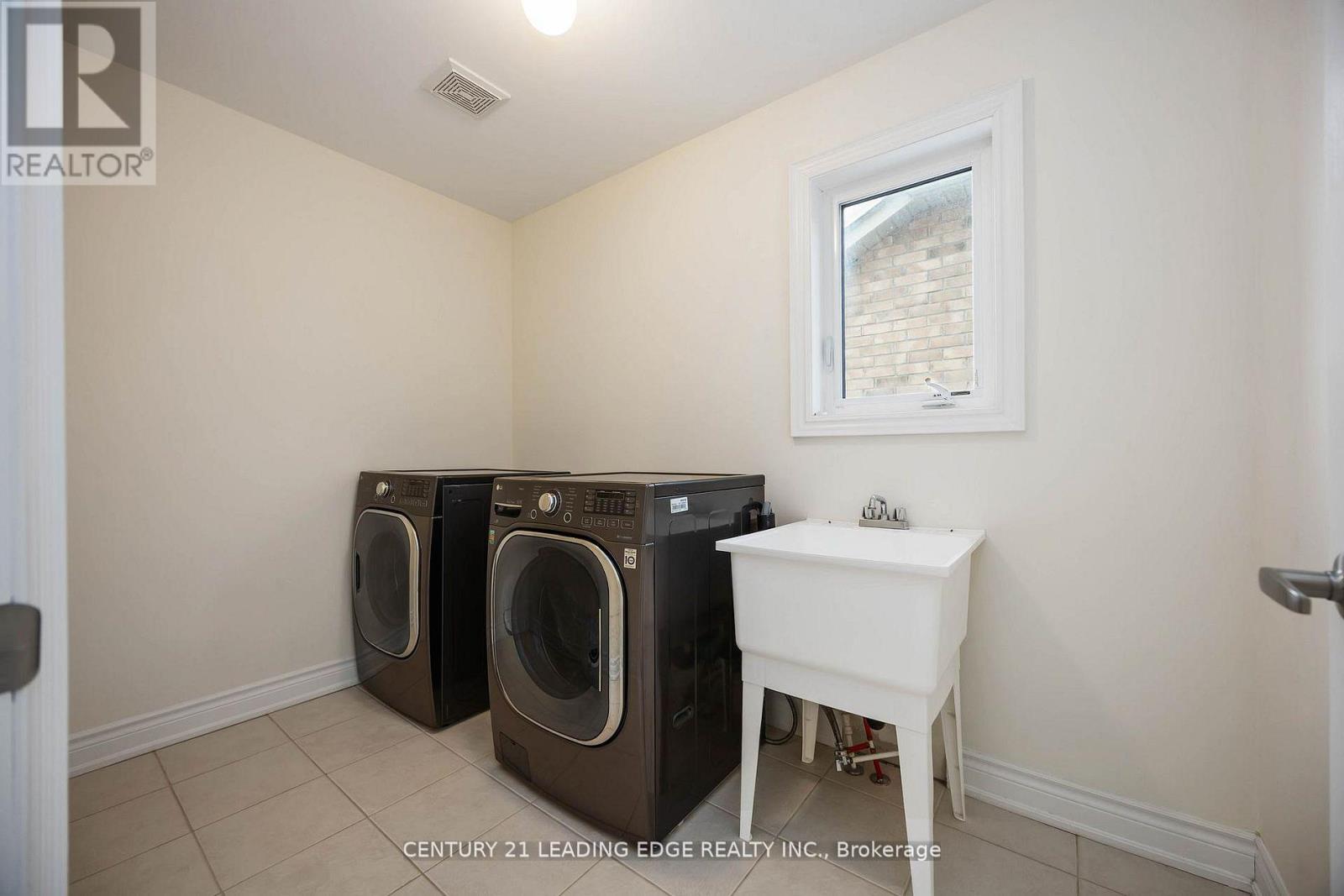 689 Somerville Drive, Newmarket, Ontario  L3X 0J9 - Photo 46 - N13009730