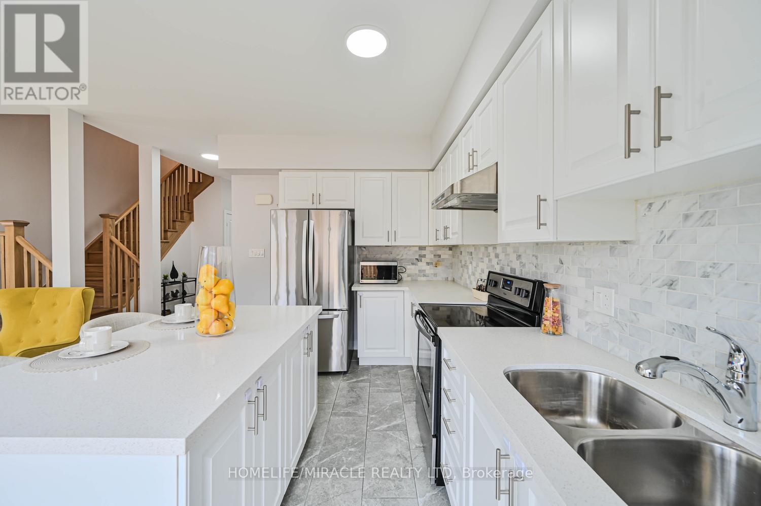 29 Turnberry Lane, Barrie, Ontario  L9J 0M8 - Photo 11 - S13009656