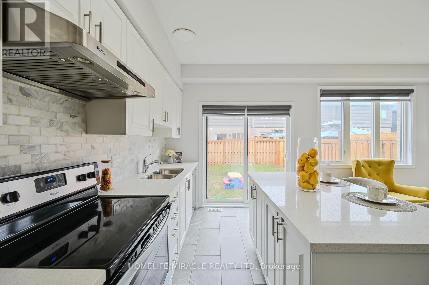 29 Turnberry Lane, Barrie, Ontario  L9J 0M8 - Photo 15 - S13009656