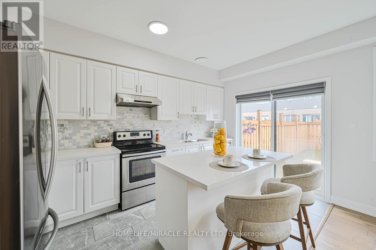 29 Turnberry Lane, Barrie, Ontario  L9J 0M8 - Photo 17 - S13009656