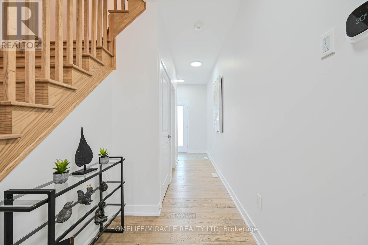 29 Turnberry Lane, Barrie, Ontario  L9J 0M8 - Photo 6 - S13009656