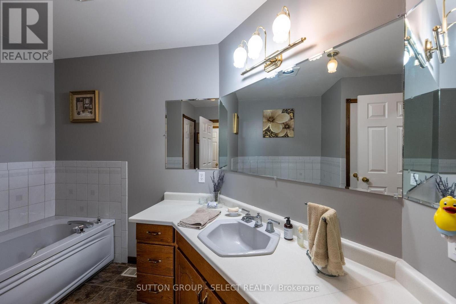 77242 London Road, Huron East, Ontario  N0M 1L0 - Photo 21 - X12813338