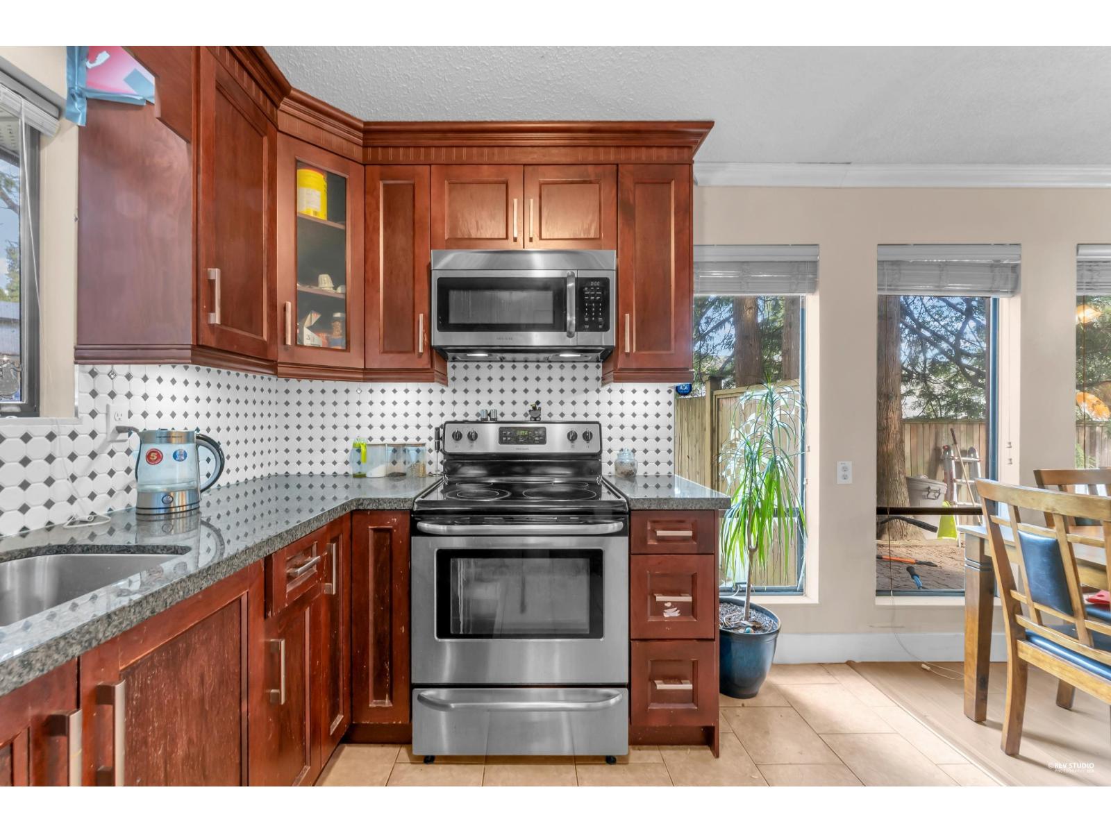 6717 141 Street, Surrey, British Columbia  V3W 6X2 - Photo 11 - R3104198