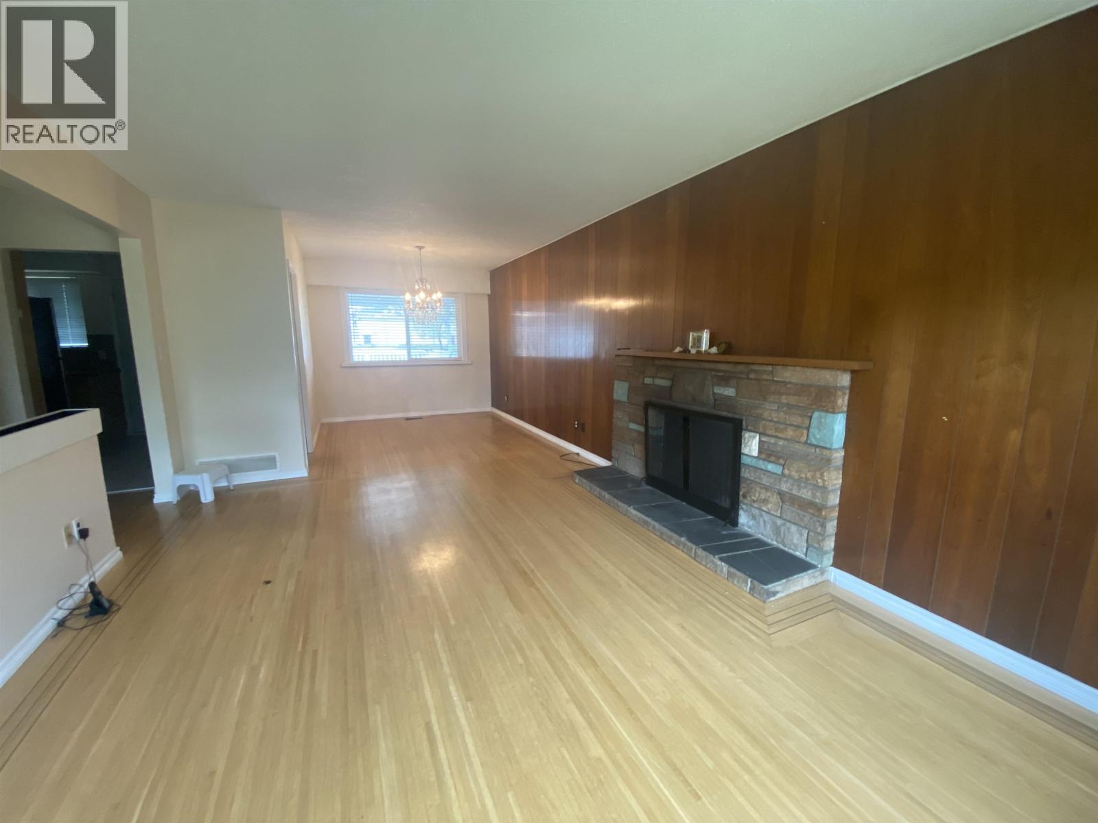 7635 10th Avenue, Burnaby, British Columbia  V3N 2S1 - Photo 2 - R3111217